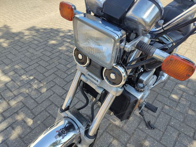 honda - vf-700-c-magna