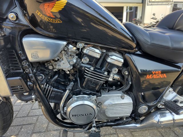 honda - vf-700-c-magna