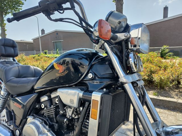 honda - vf-700-c-magna