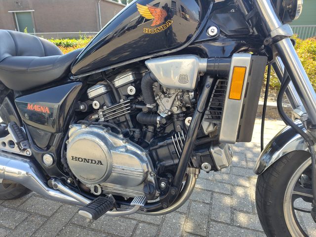 honda - vf-700-c-magna