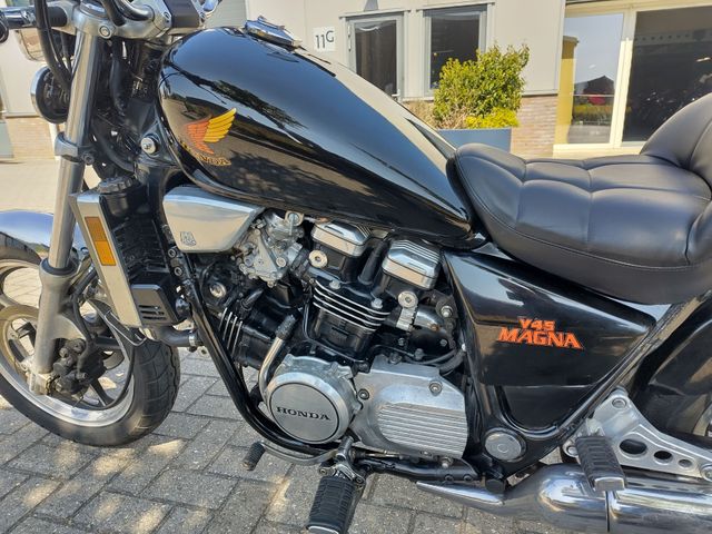honda - vf-700-c-magna