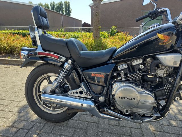 honda - vf-700-c-magna