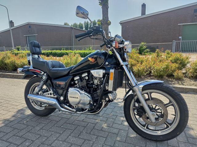 honda - vf-700-c-magna