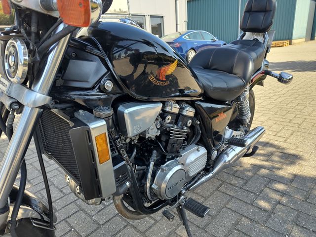 honda - vf-700-c-magna