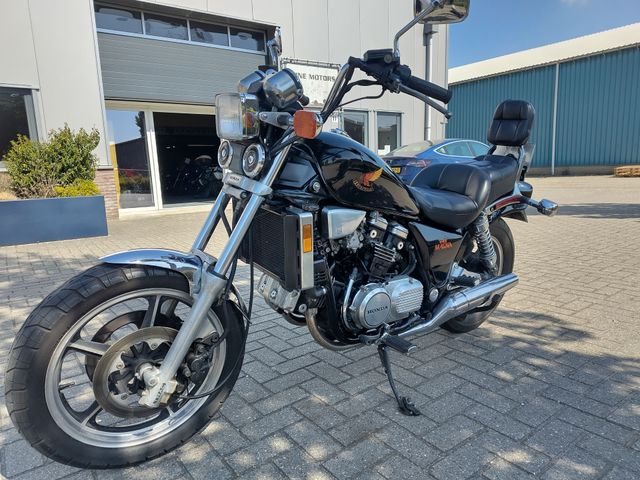 honda - vf-700-c-magna