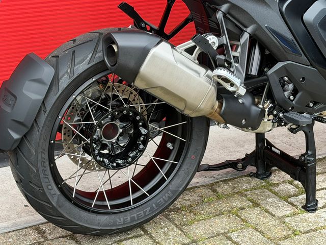 bmw - r-1300-gs-triple-black