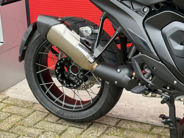 bmw - r-1300-gs-triple-black