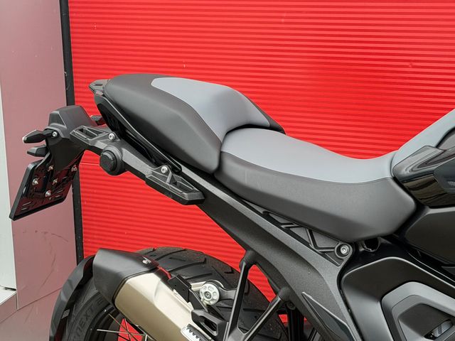 bmw - r-1300-gs-triple-black