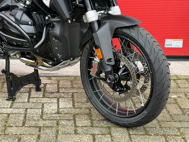 bmw - r-1300-gs-triple-black