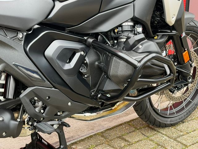 bmw - r-1300-gs-triple-black