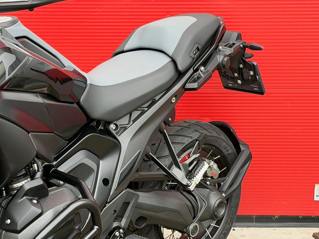 bmw - r-1300-gs-triple-black