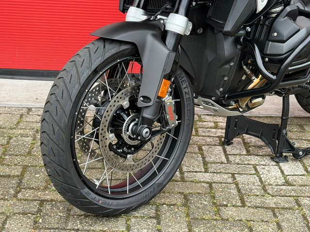 bmw - r-1300-gs-triple-black
