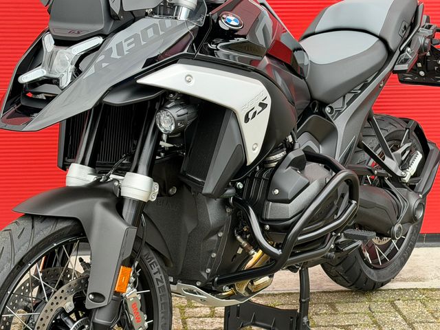 bmw - r-1300-gs-triple-black