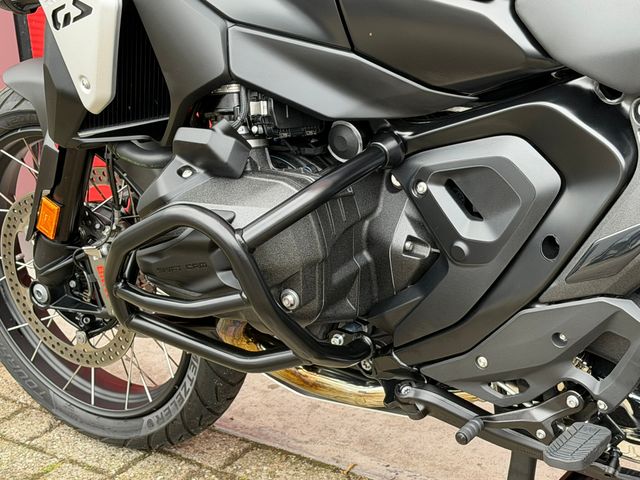 bmw - r-1300-gs-triple-black