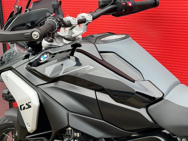 bmw - r-1300-gs-triple-black