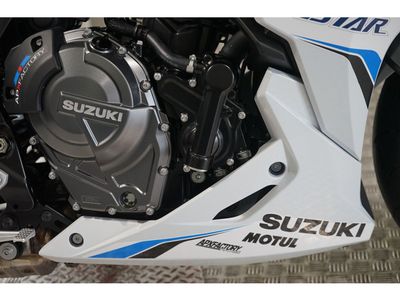 SUZUKI GSX-8R – foto 4