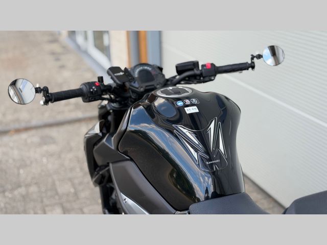 kawasaki - z900