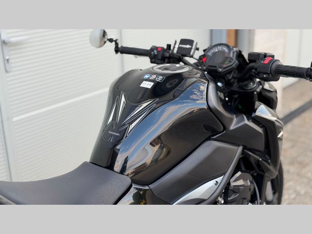 kawasaki - z900