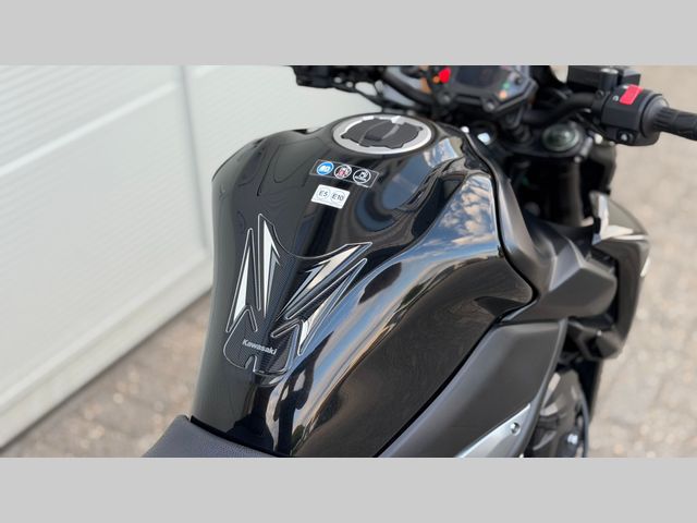 kawasaki - z900