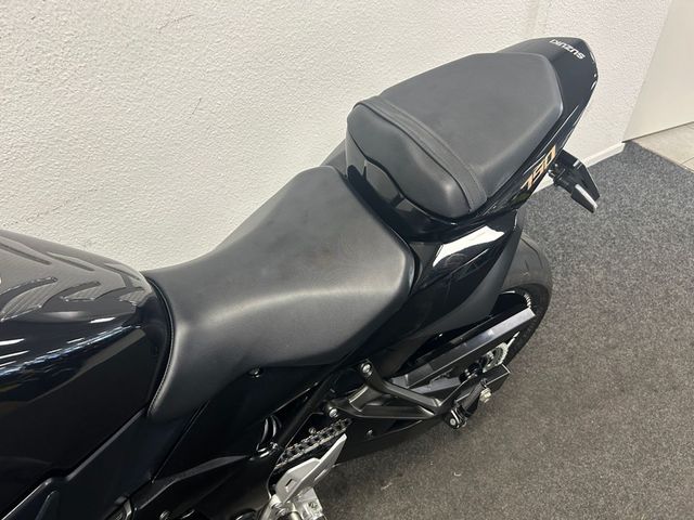 suzuki - gsr-750