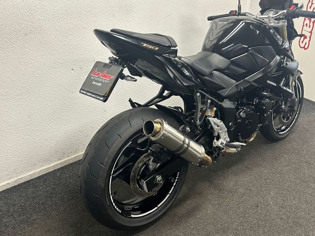 suzuki - gsr-750
