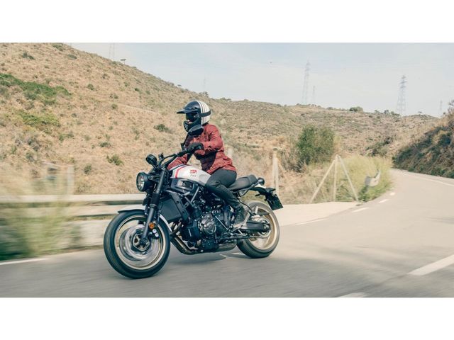 yamaha - xsr-700-xtribute