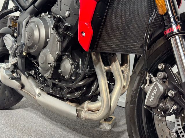 triumph - trident-660