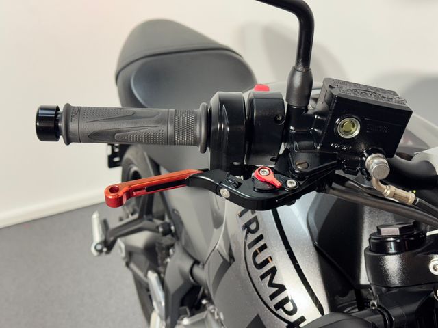 triumph - trident-660