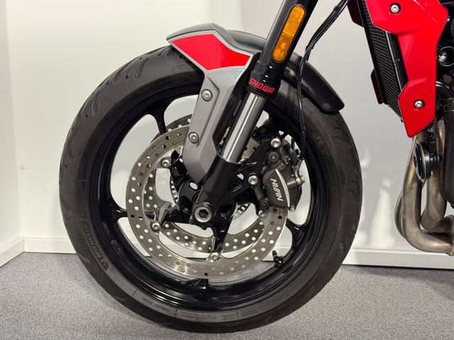 triumph - trident-660