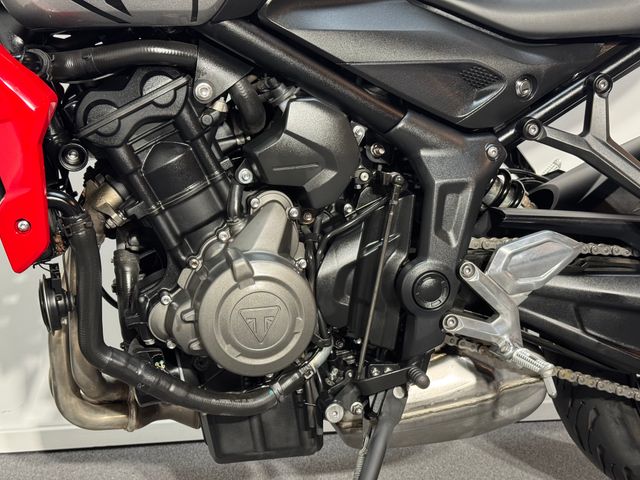 triumph - trident-660