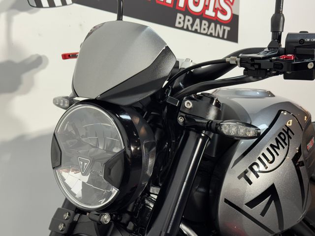 triumph - trident-660
