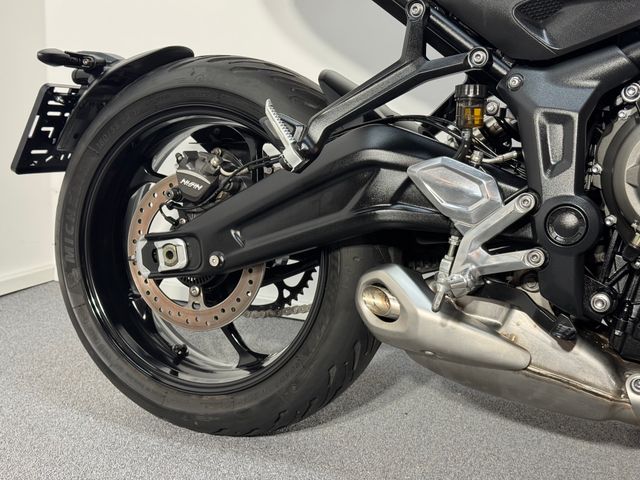 triumph - trident-660