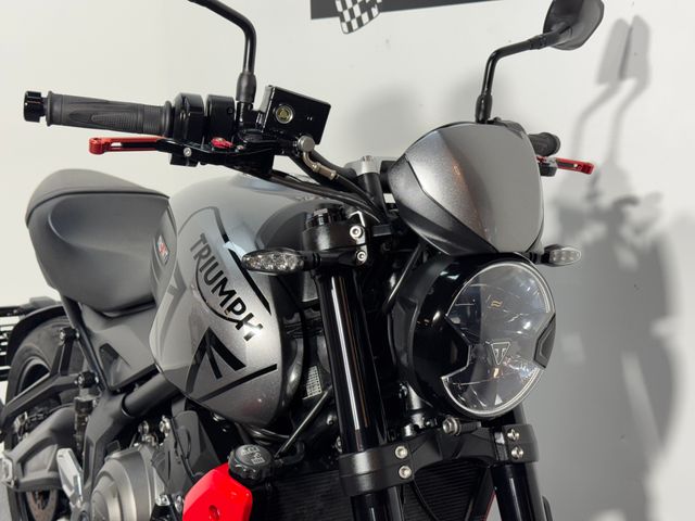triumph - trident-660