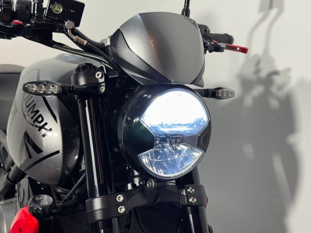 triumph - trident-660