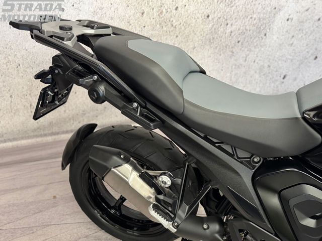 bmw - r-1300-gs-triple-black