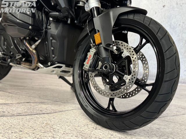 bmw - r-1300-gs-triple-black