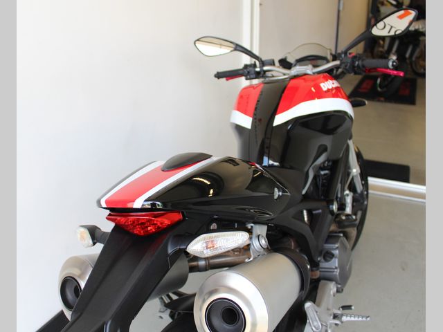 ducati - monster-696