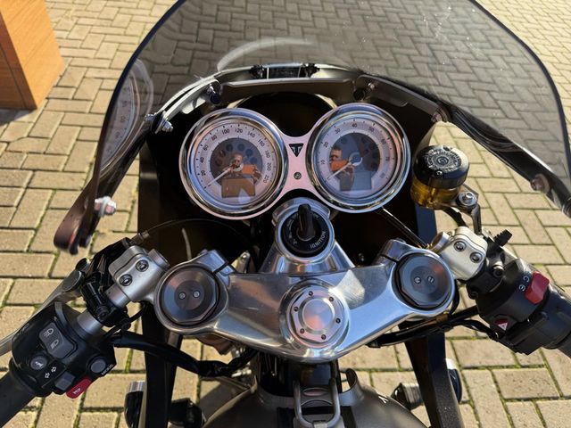 triumph - thruxton-rs