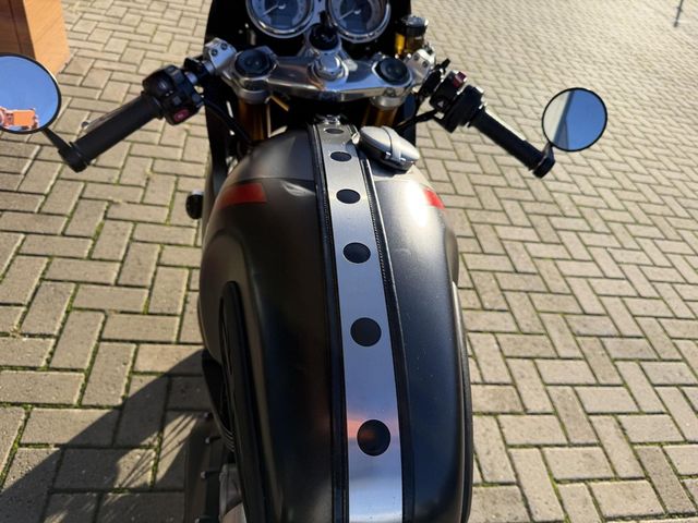 triumph - thruxton-rs