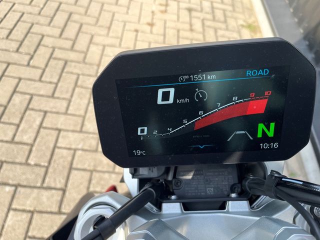 bmw - r-1300-r