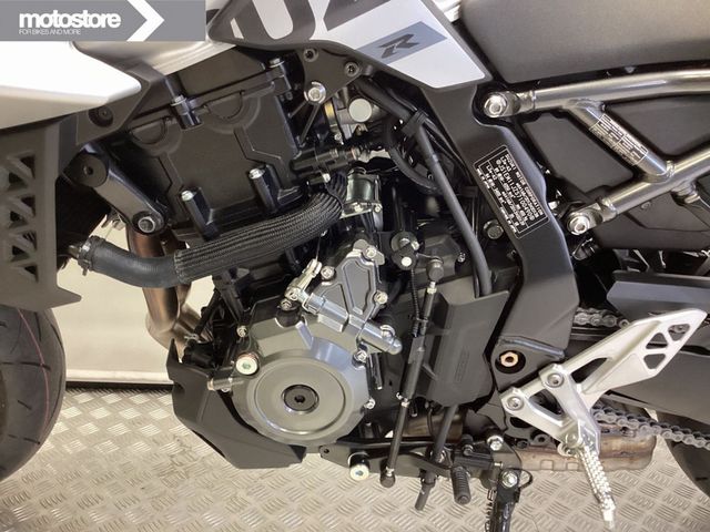 suzuki - gsx-8s
