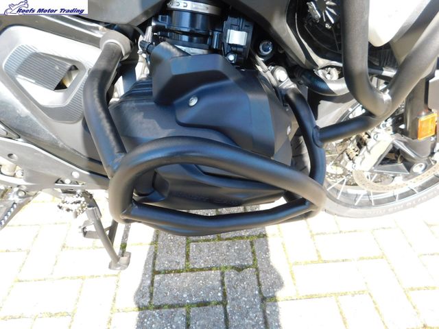 bmw - r-1300-gs-triple-black