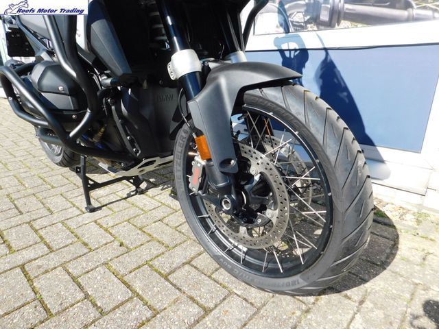 bmw - r-1300-gs-triple-black