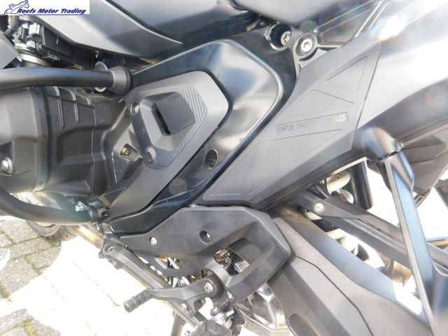 bmw - r-1300-gs-triple-black