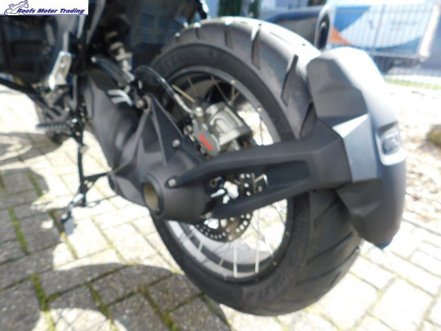 bmw - r-1300-gs-triple-black