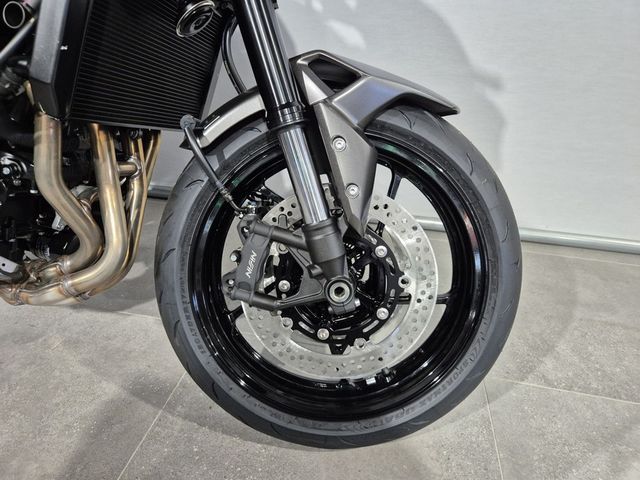 kawasaki - z900