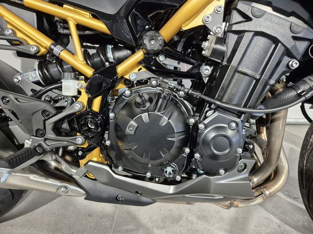 kawasaki - z900