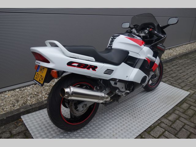 honda - cbr-1000-f