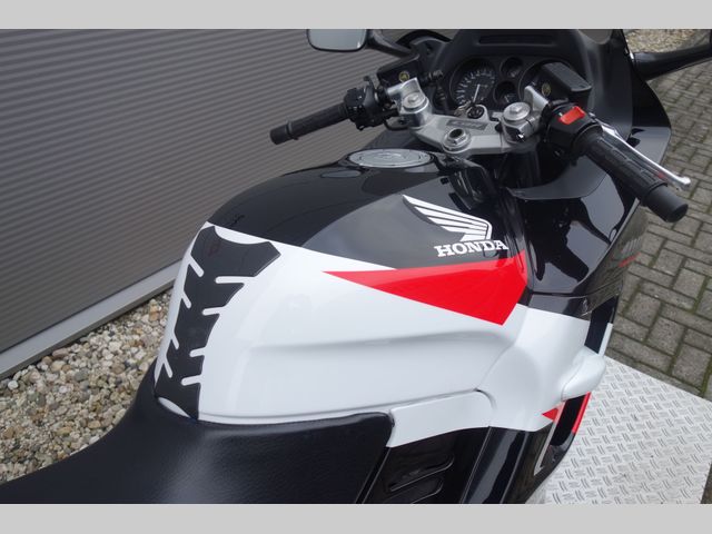 honda - cbr-1000-f
