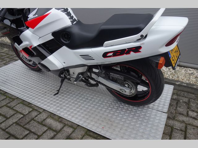honda - cbr-1000-f
